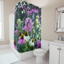 Paisaje de Pink Garden Phlox con flores de cono