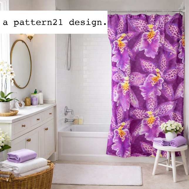 Cortina De Ducha patrón de orquídea púrpura (Vibrant orchid blooms bring tropical color to a fresh spa-style bathroom retreat.)