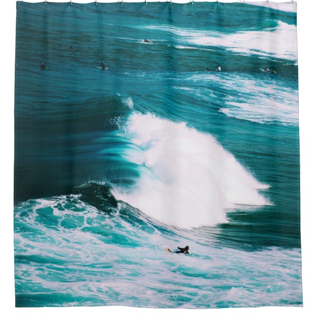 Cortina De Ducha Persona en tabla de surf con olas oceánicas (Anverso)