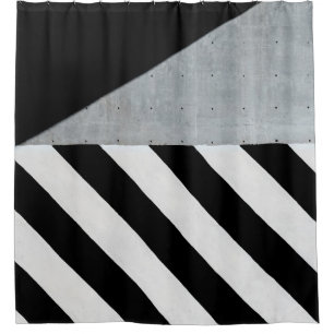 Cortina De Ducha Pintura rayada diagonal blanca y negra en la pared