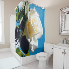 Cortina De Ducha Rosa blanca bajo cielo azul