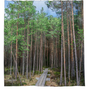 Cortina De Ducha Trayectoria de madera en bosque de pinos