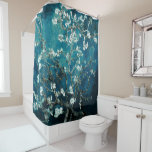 Cortina De Ducha Van Gogh Almond Blossoms Oscuro Verde azulado<br><div class="desc">Transforme su cuarto de baño en un oasis artístico con esta cortina de ducha que exhibe los floreros de almendras de Vincent Van Gogh sobre un telón de fondo verde azulado oscuro. El llamativo diseño floral crea una audaz declaración que eleva instantáneamente tu espacio con elegancia intemporal. Hecha para durar,...</div>
