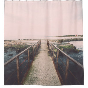 Cortina De Ducha Viejo puente con rieles metalizado oxidados cerca 