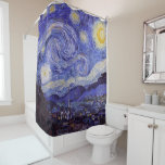 Cortina De Ducha Vincent Van Gogh Starry Night Vintage Bella Artes<br><div class="desc">Vincent van Gogh Starry Night Bella Artes Painting Starry Night es un cuadro del artista holandés post-impresionista Vincent van Gogh. El cielo azul nocturno está lleno de nubes, estrellas y una luna creciente brillante. La noche estrellada es la única noche de la serie de vistas desde la ventana de su...</div>