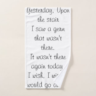 Covid Parody poema en una toalla de mano.