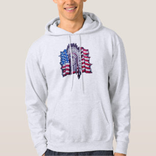 Cráneo del nativo americano y sudadera con capuch