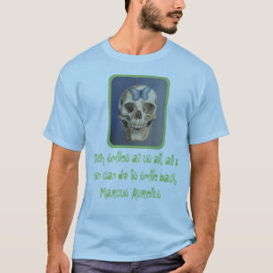 Cráneo y camisa estoica de la cita