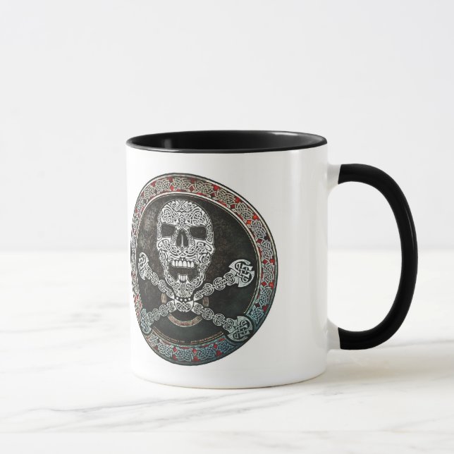 Cráneo y taza célticos de la bandera pirata (Derecha)