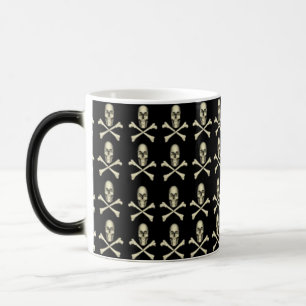 Cráneo y taza de la cautela de la bandera pirata