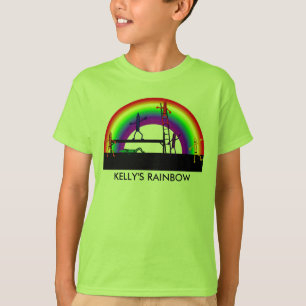 Crayones colorean camiseta color arcoiris amarillo