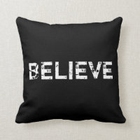 Crea en almohada blanco y negro
