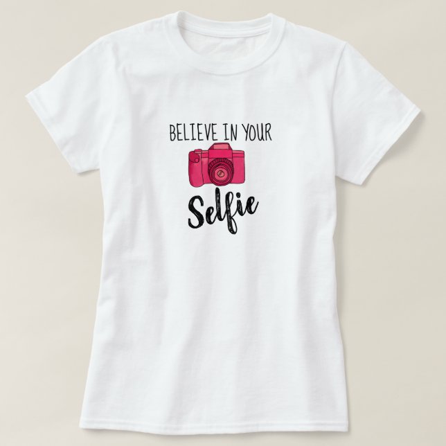 Cree en tu camiseta básica de selfie (Diseño del anverso)