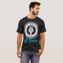 Creemos la camiseta oscura básica de los hombres