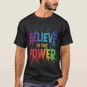 Creer en la camiseta masculina de diseño del poder