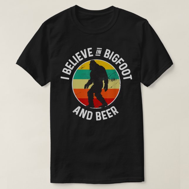 Creo En La Camiseta Bigfoot Y Beer Sasquatch (Diseño del anverso)