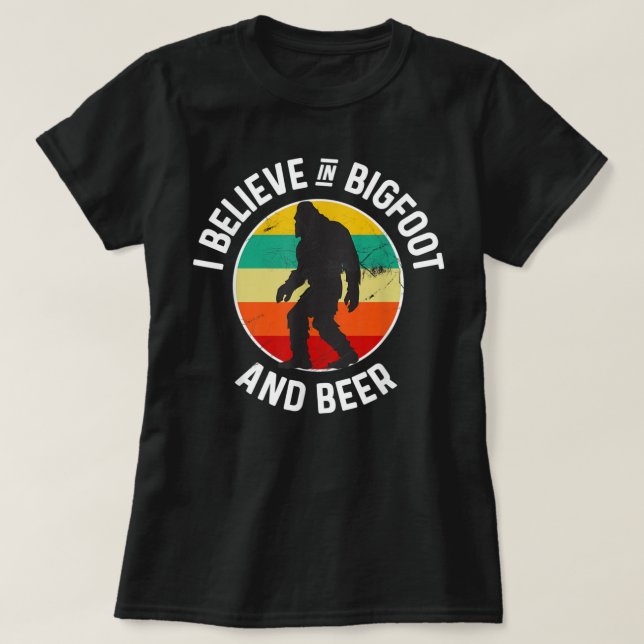 Creo En La Camiseta Bigfoot Y Beer Sasquatch (Diseño del anverso)