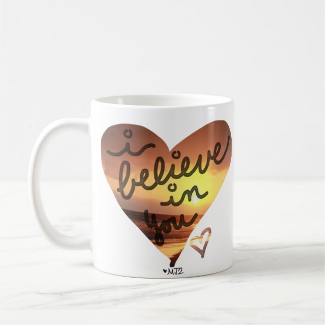 Creo en usted la taza de café del corazón de la (Izquierda)