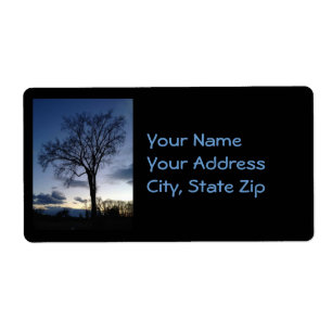 Crepúsculo en el árbol en etiquetas de direcciones