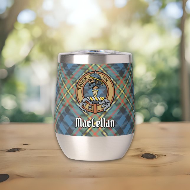 Crest de Clan MacLellan sobre antiguo tartán (Subido por el creador)