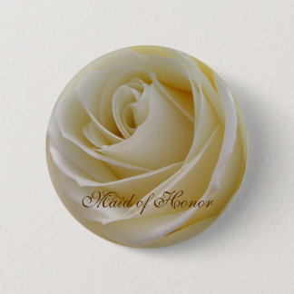 Criada color de rosa poner crema blanca del botón