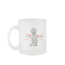 Taza con garabato de flores personalizable