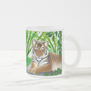 Cristal Esmerilado Tigre de Sumatran en la taza de bambú de la selva