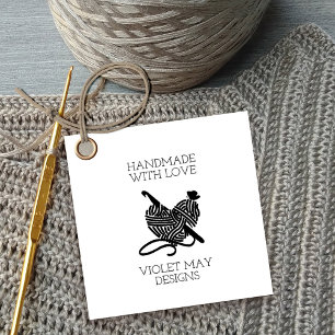 Crochet Hook y Yarn hechos a mano con la etiqueta 