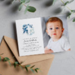 cruz floral Bautismo invitación con foto<br><div class="desc">Celebre el bautismo de su bebé con este diseño de cruz floral con una foto de su bebé. El texto y la redacción junto con otras características de este diseño pueden ser personalizados. La imagen se puede reemplazar y editar.</div>