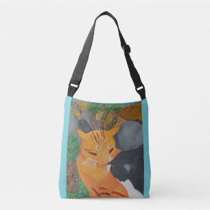 Cruzado Los dos gatos que se besan en el bolso de la yuca