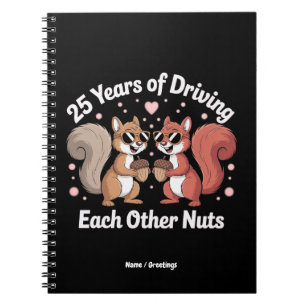 Cuaderno 25 Años Conduciendo Una Pareja Graciosa De Nueces