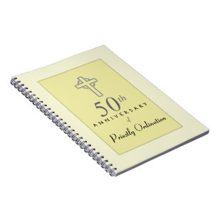 Cuaderno 50° aniversario del sacerdote con cruz Grabado en