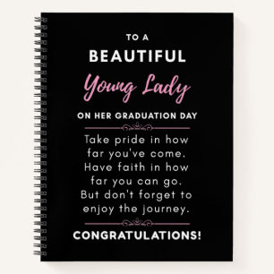 Cuaderno A Una Hermosa Joven En Su Día De Graduación