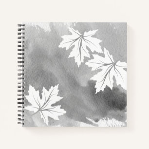 Cuaderno acuarela gris moderna y hojas de arce blanco