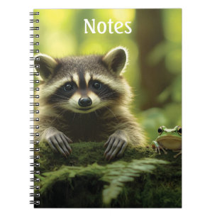 Cuaderno Adorable mapache y rana buscando por el Mossy Log 