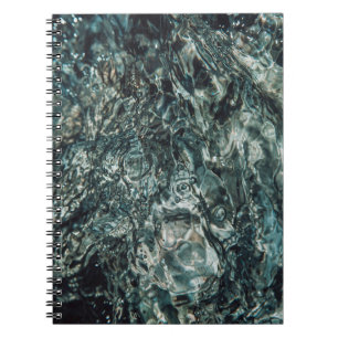 Cuaderno Agua salpicada en la fotografía de primer plano