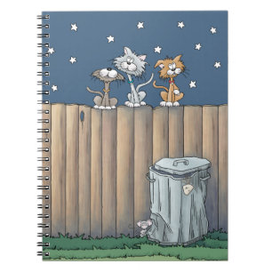 Cuaderno Alley Cats en una cerca de un bloc de notas