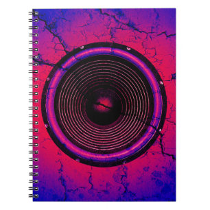 Cuaderno Altavoz de música en una pared agrietada