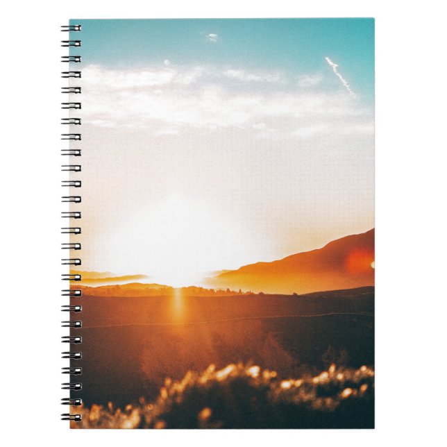 Cuaderno amanecer sobre una montaña (Frente)