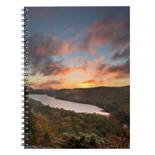 Cuaderno Amanecer Vivo Sobre El Lago De Las Nubes En Otoño (Frente)