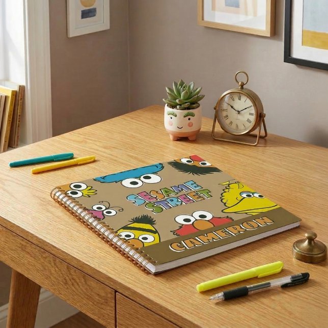Cuaderno Amigos clásicos de la calle Sesame (Generated image of notebook on a child's desk)