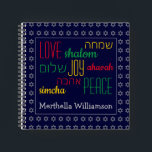 Cuaderno AMOR ALEGRÍA PAZ Plaza azul personalizada Hebreo<br><div class="desc">Este es un colorido NOTEBOOK CUADRADO con una falsa Estrella de David plateada en un patrón sutil contra un fondo azul profundo. Las palabras LOVE JOY PEACE, incluyendo sus traducciones en hebreo, están codificadas en rojo, amarillo y verde. El texto es personalizable en funda que usted desea cambiar cualquier cosa....</div>