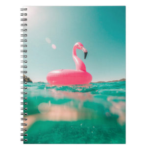 Cuaderno Anillo de natación de flamingo rosado en cuerpo de