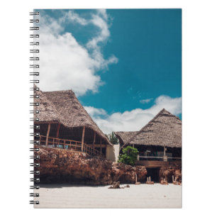 Cuaderno Antiguo bungalow tropical de madera en la playa an