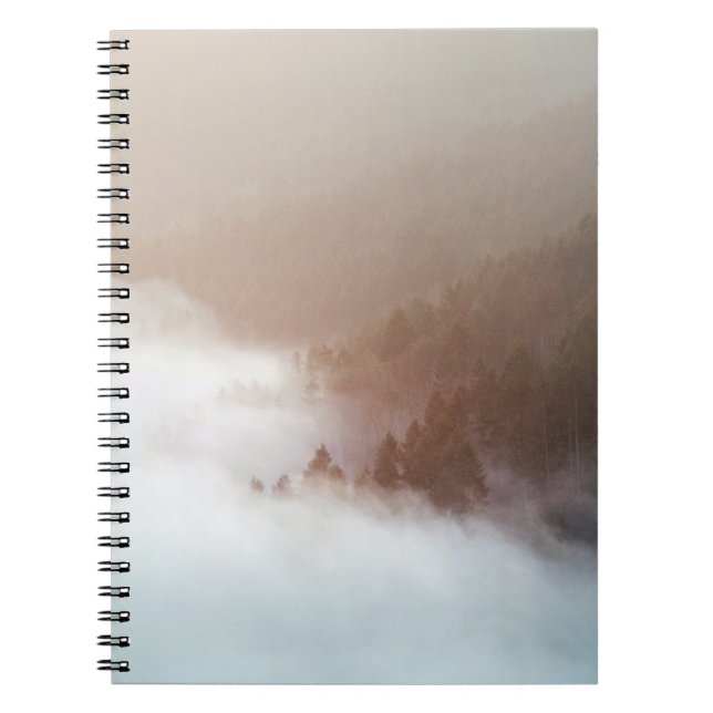 Cuaderno Árboles en montaña cubiertos de niebla (Frente)