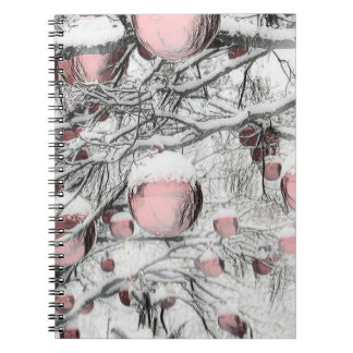 Cuaderno Árboles nevados con ornamentos dibujando Noteb