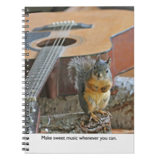 Cuaderno Ardilla con la guitarra