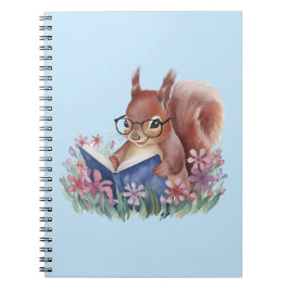 Cuaderno Ardilla leyendo un libro, arrellanada entre flores