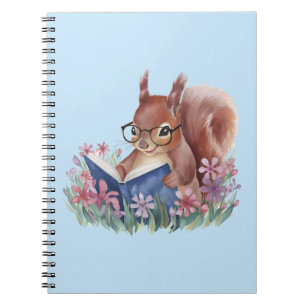 Cuaderno Ardilla leyendo un libro, arrellanada entre flores