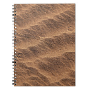 Cuaderno Arena marrón con agua durante el día